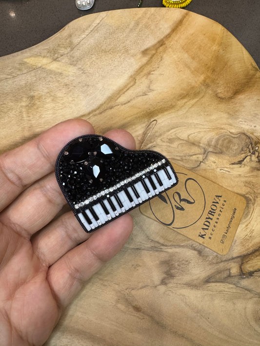 Brooch Piano