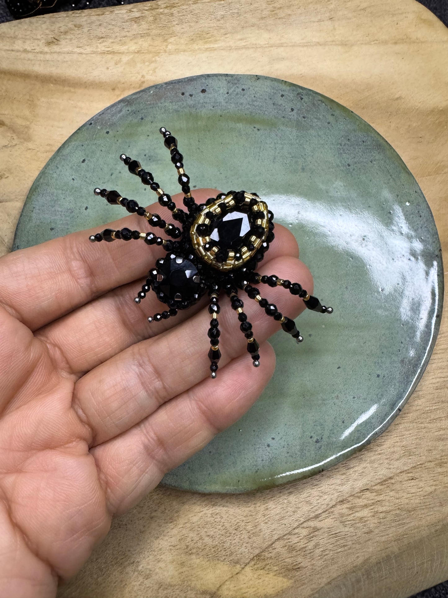Brooch spider