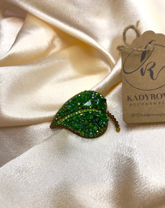 Leaf brooch