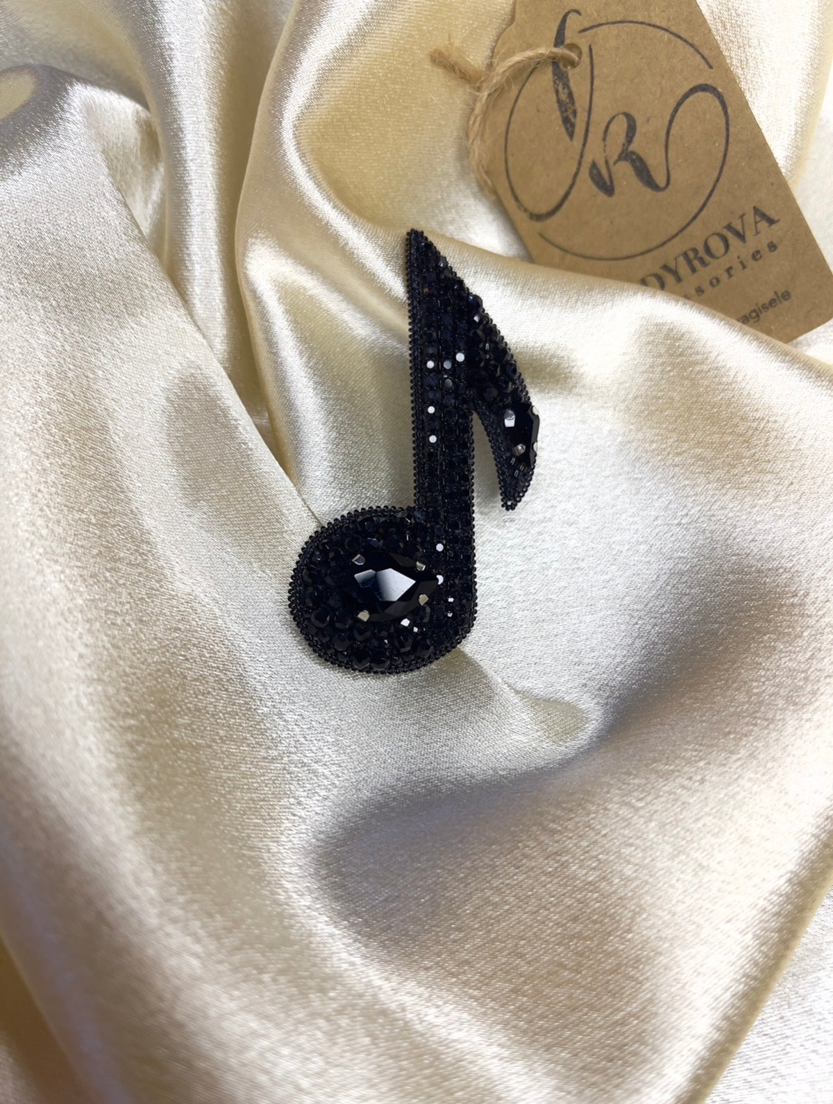Musical note brooch