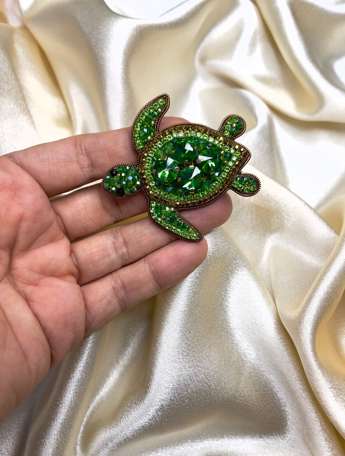Brooch turtle