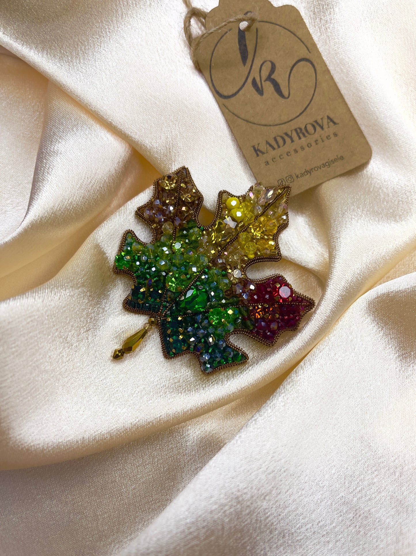 Leaf brooch