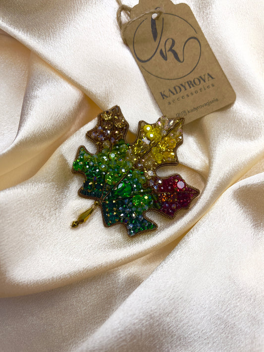 Leaf brooch
