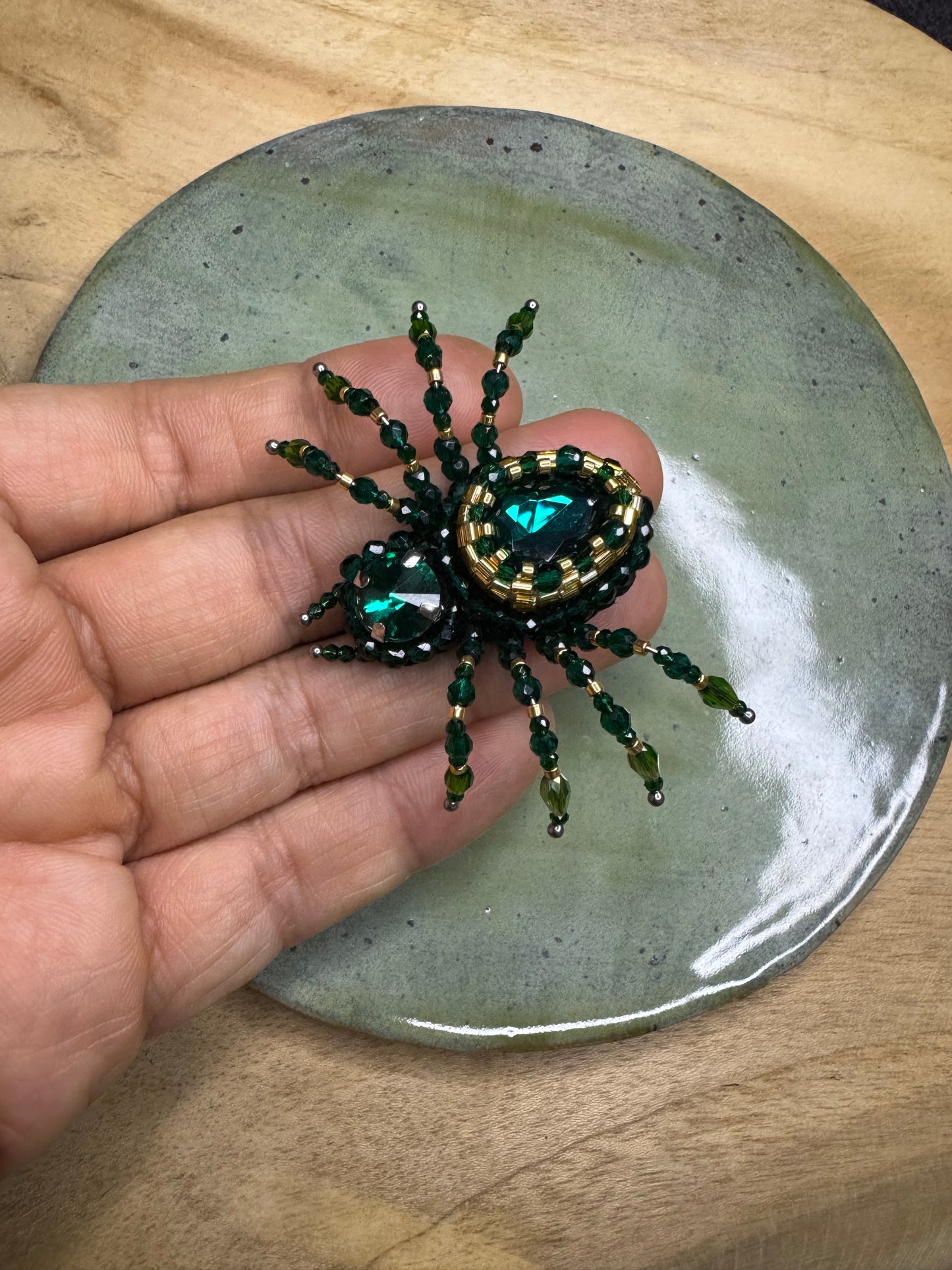 Brooch spider