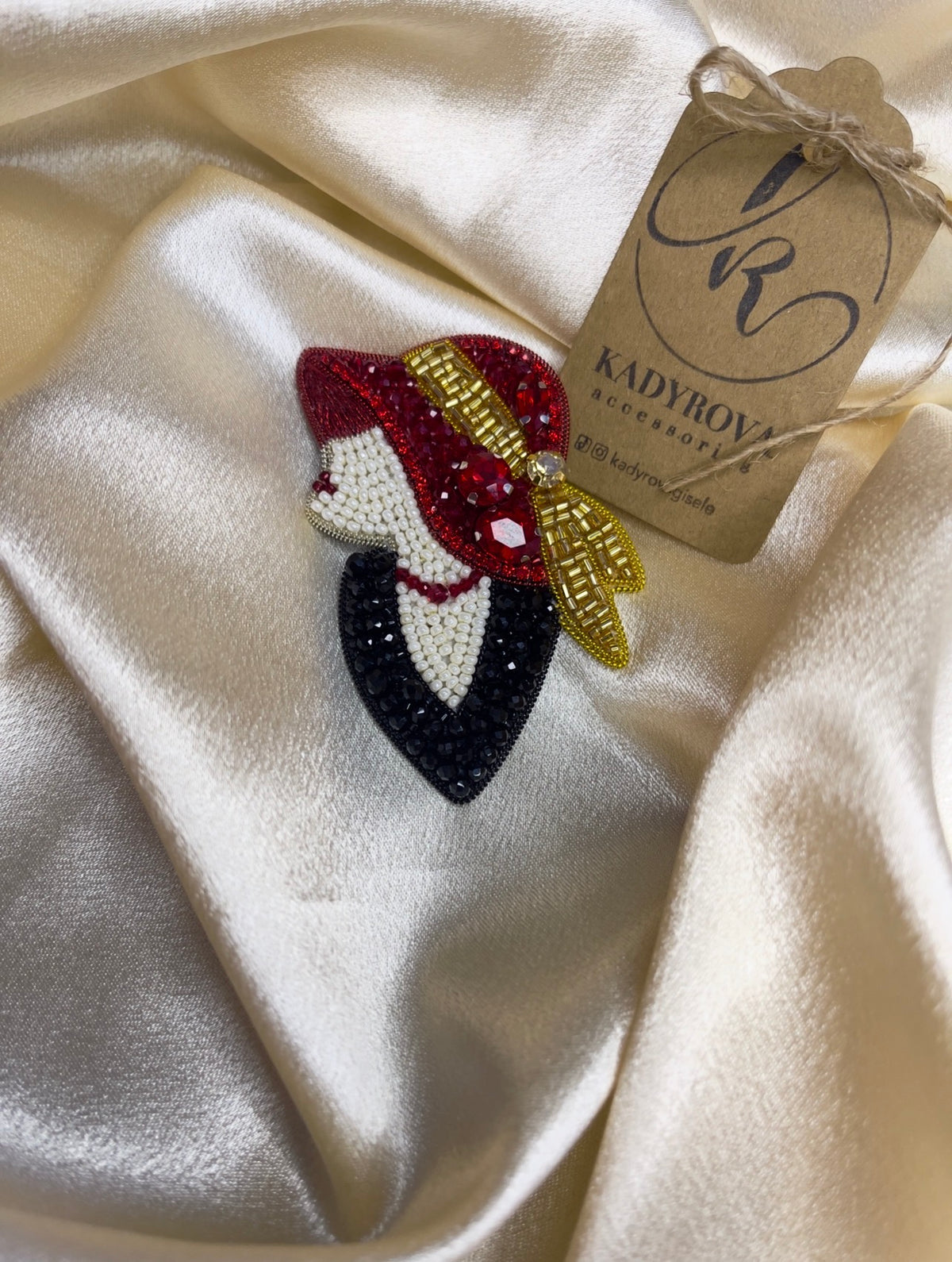 Brooch Lady in a red hat