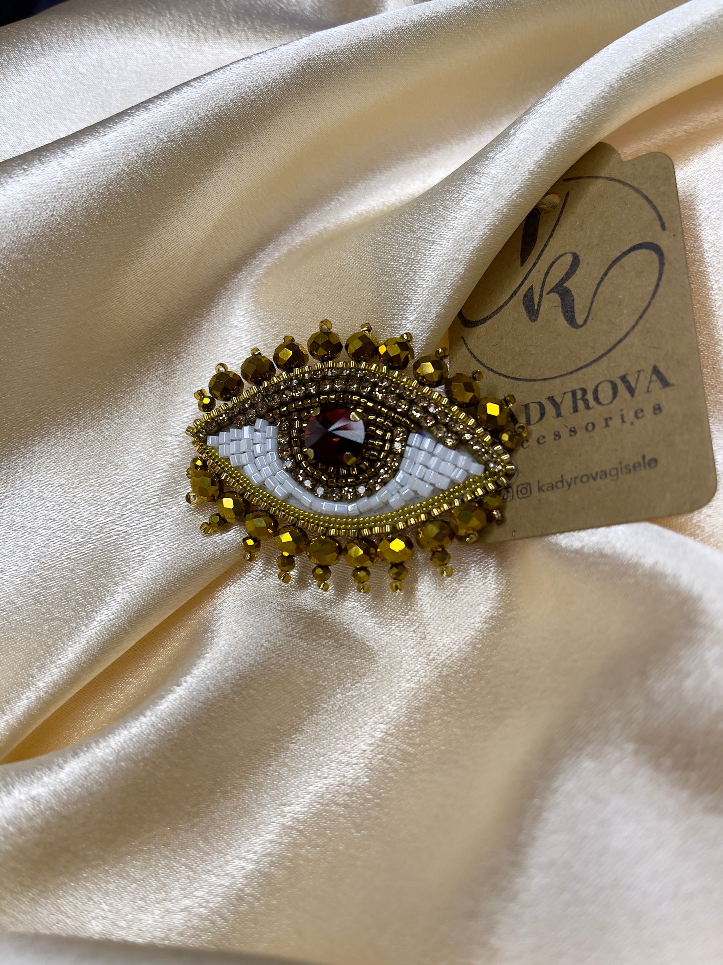 Eye brooches(green, purple, gold, blue)