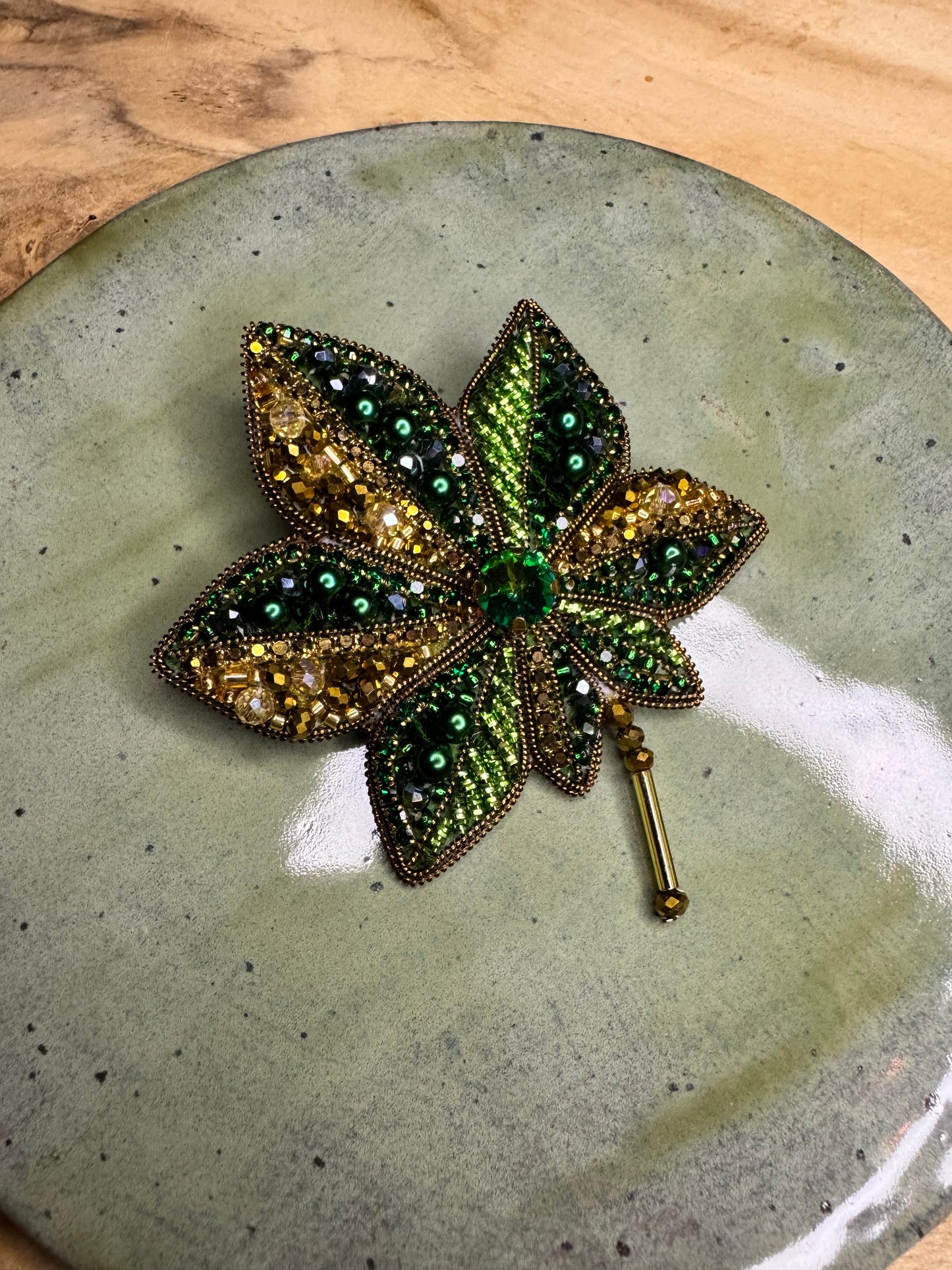 Leaf brooch