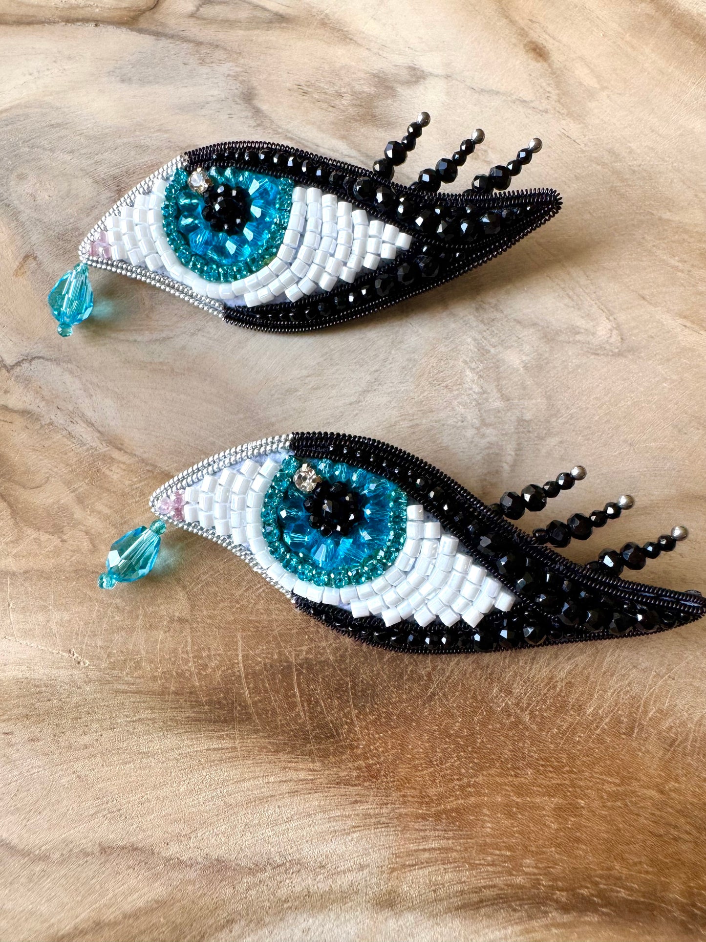 Brooch Eye with teardrop