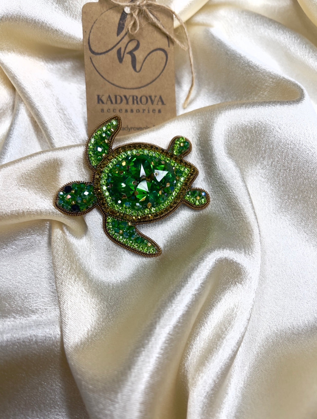 Brooch turtle