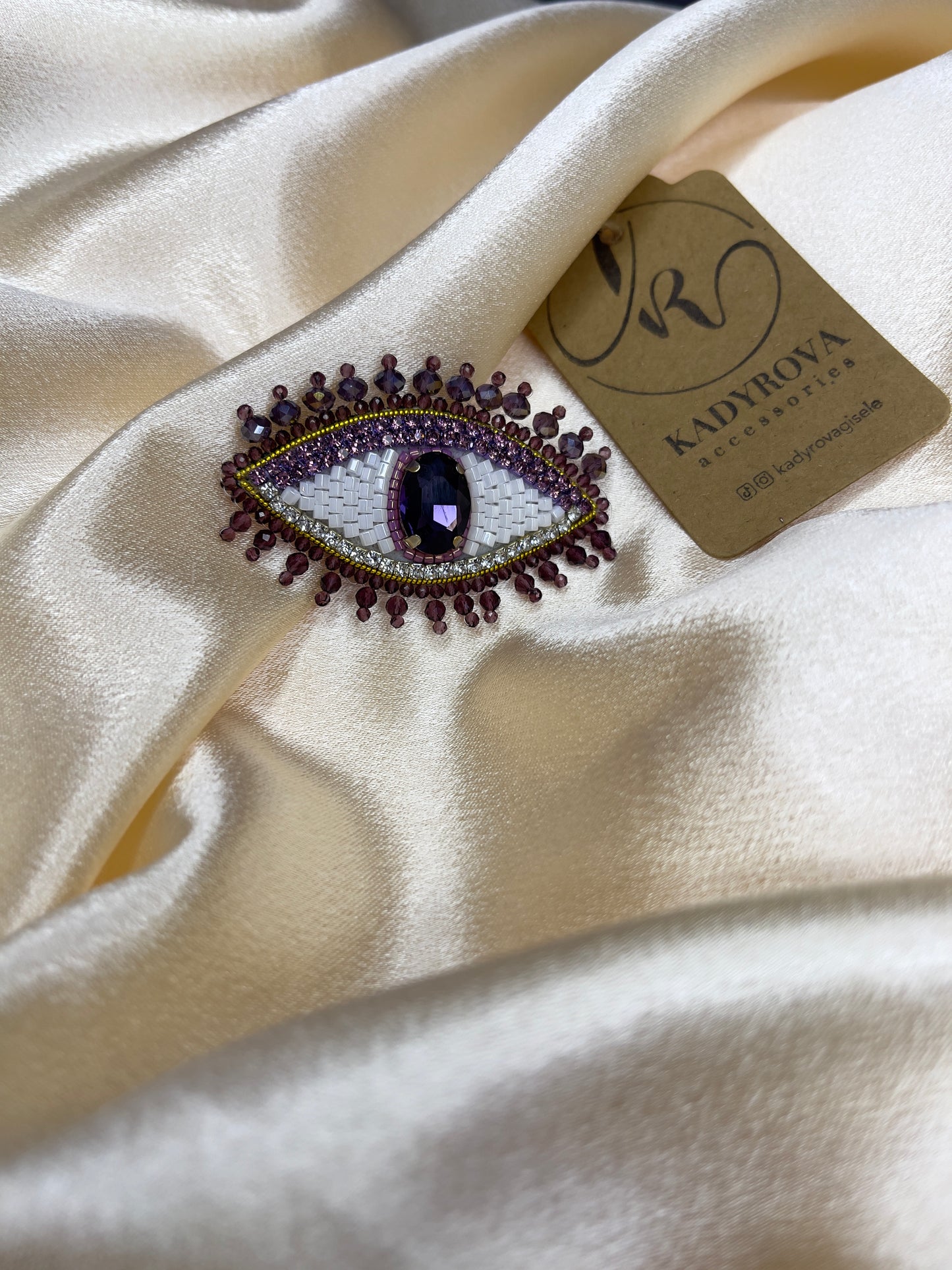 Eye brooches(green, purple, gold, blue)