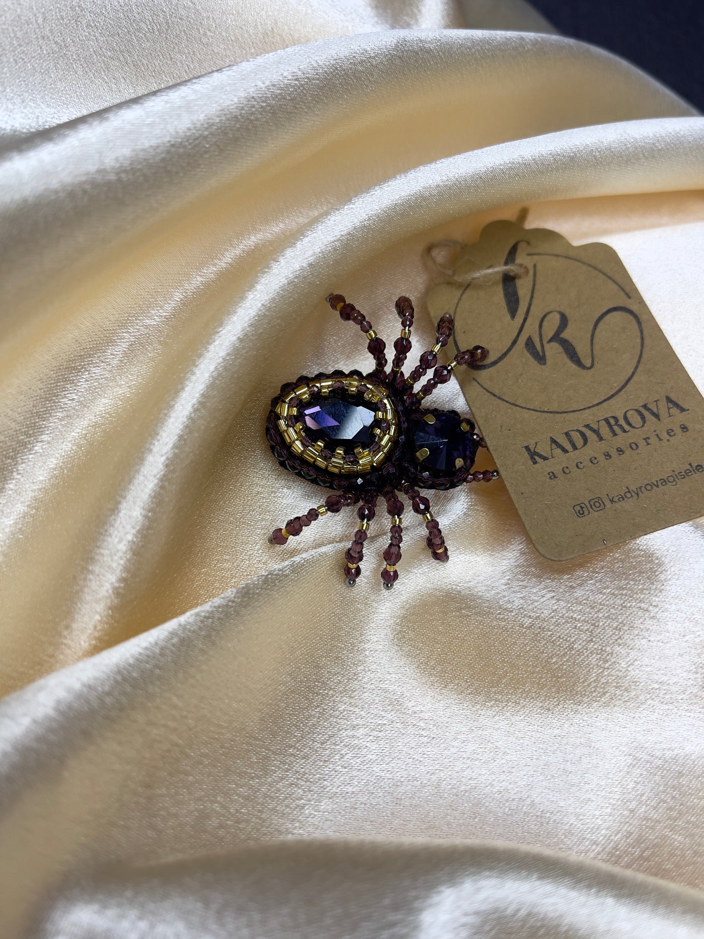 Brooch spider