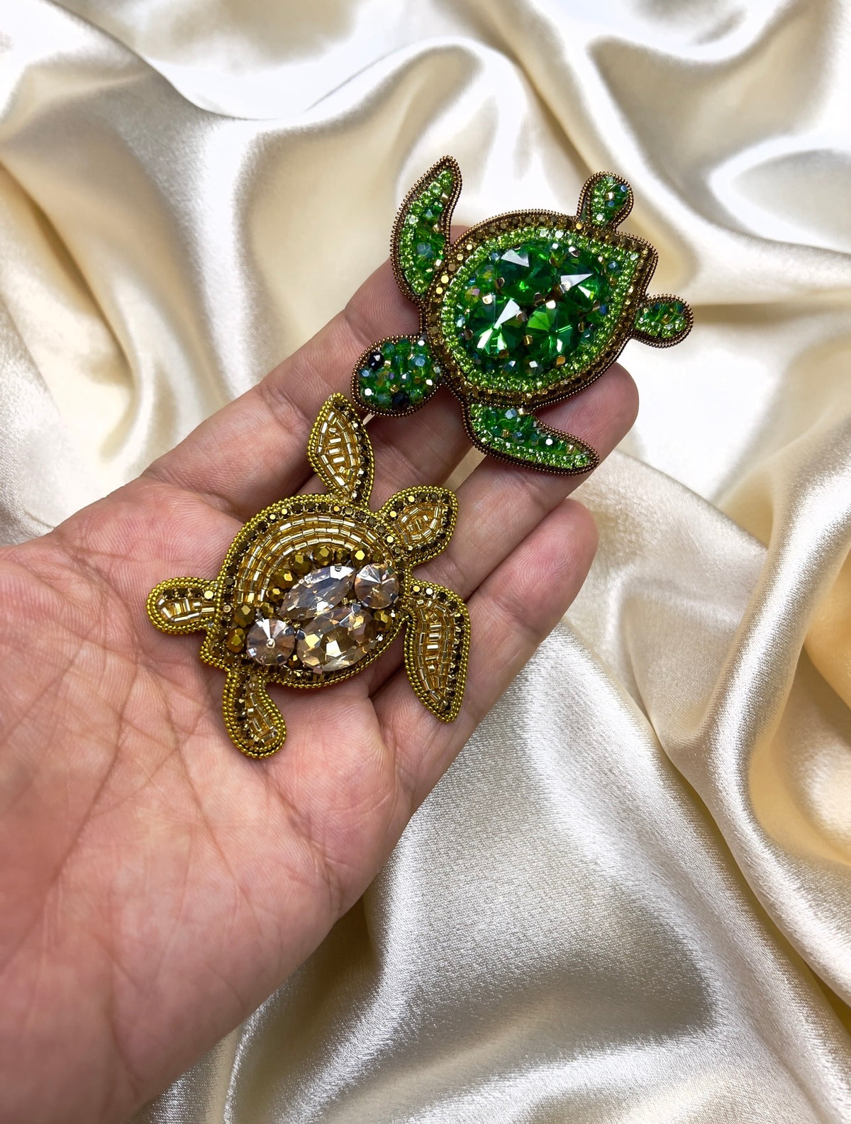 Brooch turtle