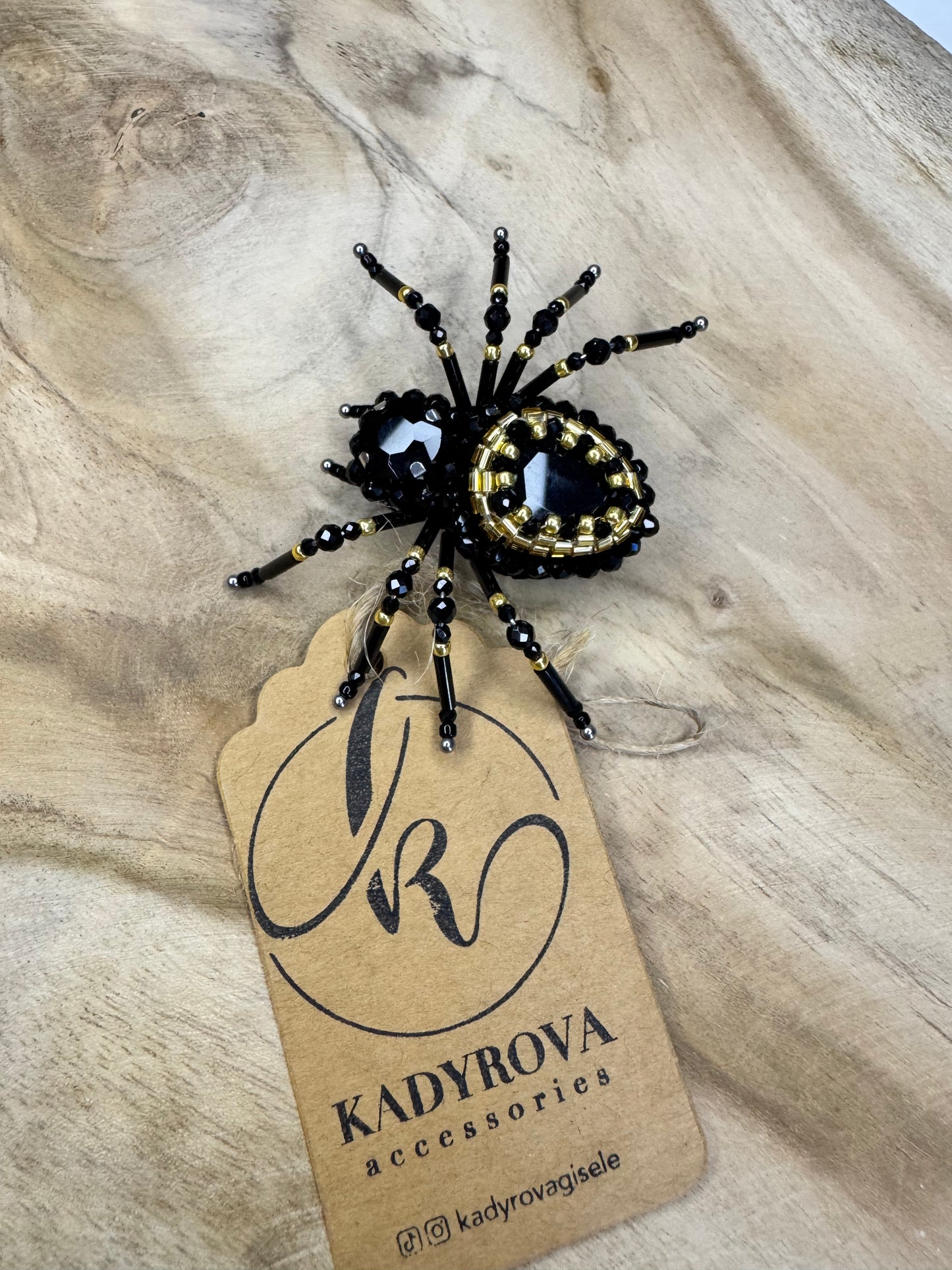 Brooch spider