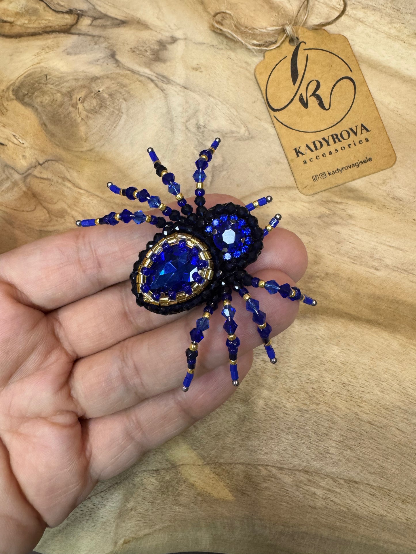 Brooch spider